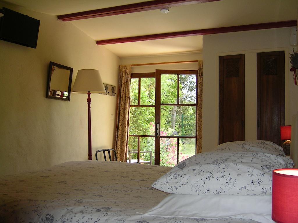 Bed and Breakfast Mas La Provence Л'Иль-сюр-ла-Сорг Номер фото