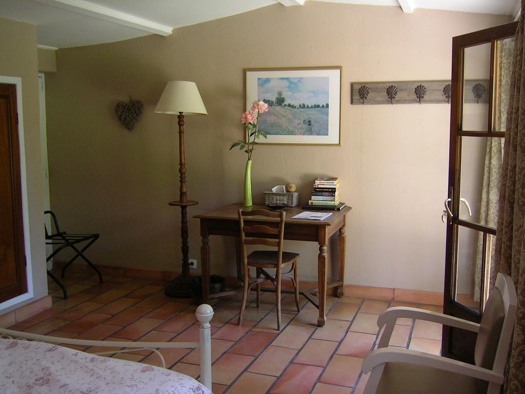 Bed and Breakfast Mas La Provence Л'Иль-сюр-ла-Сорг Номер фото